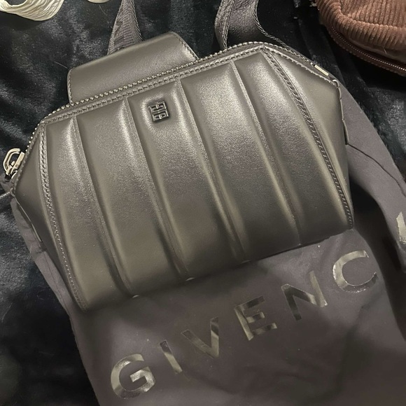 Givenchy Quilted Calfskin Antigona U Crossbody - Picture 5 of 6